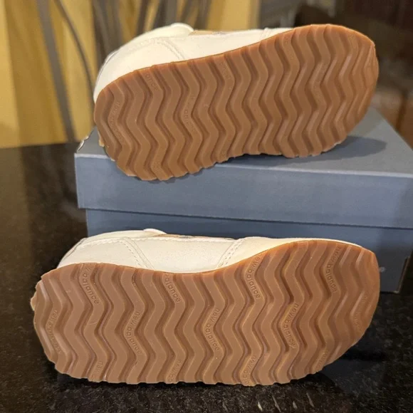 New Balance Kids' Cream and Tan Sneakers toddler 10 - Picture 6 of 8